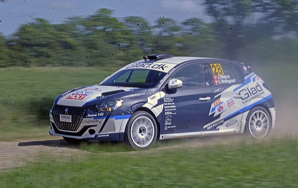 MNJ'eren, Line Nedergaard, ligger på en foreløbig DM-toer sammen med Jacob L. Madsen i deres Peugeot 208 Rally